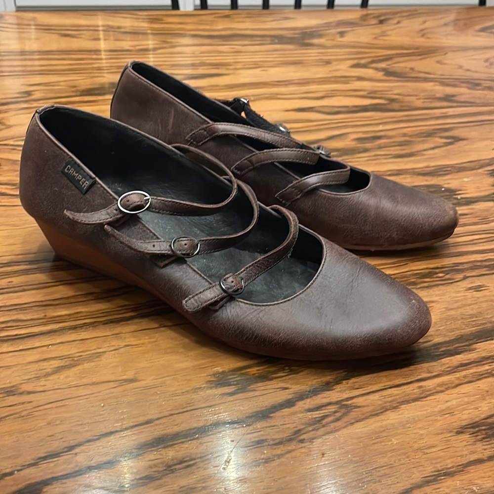 Camper wedges with straps
